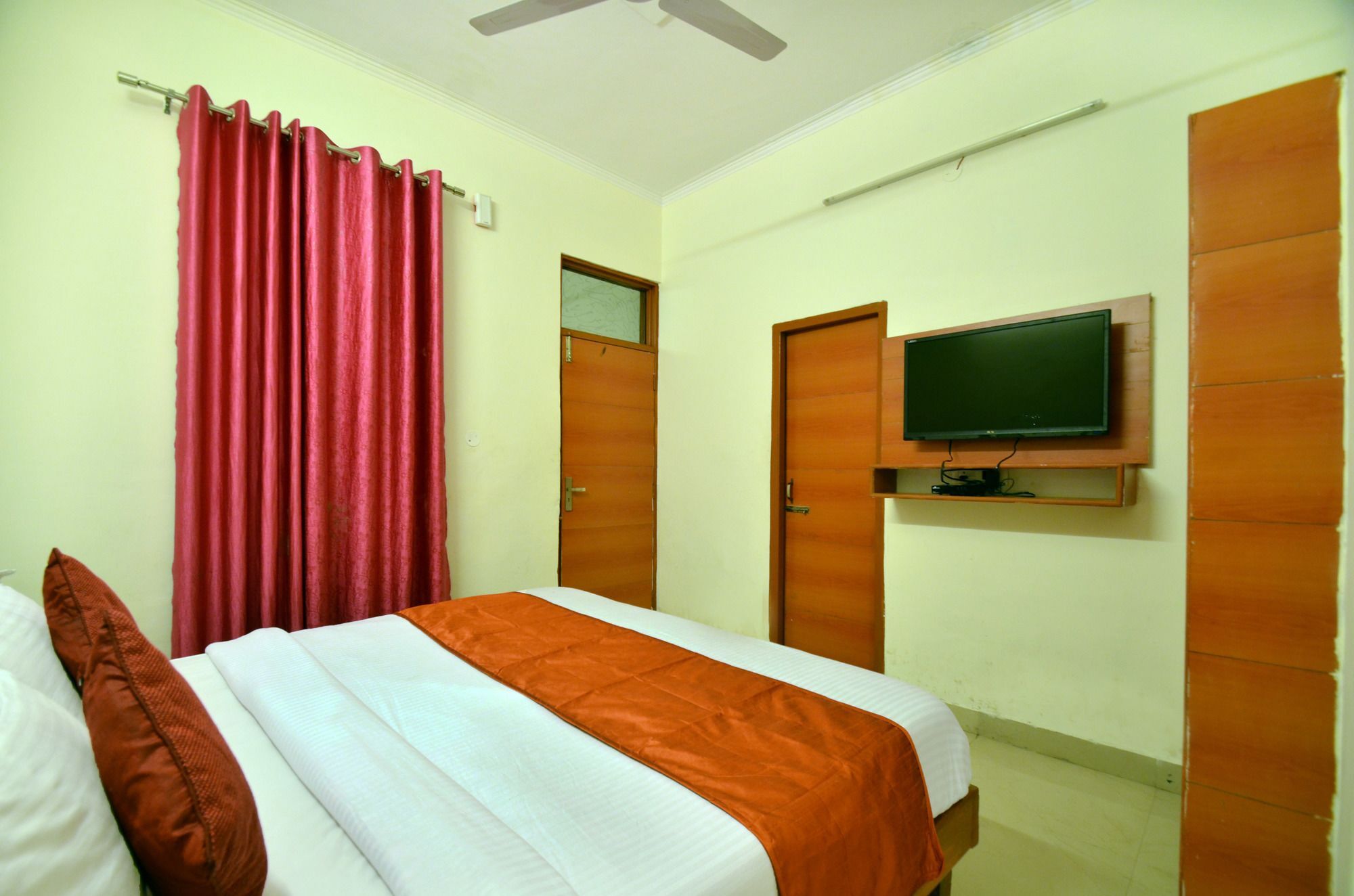 Oyo Platinum Inn Nayagaon Exterior photo