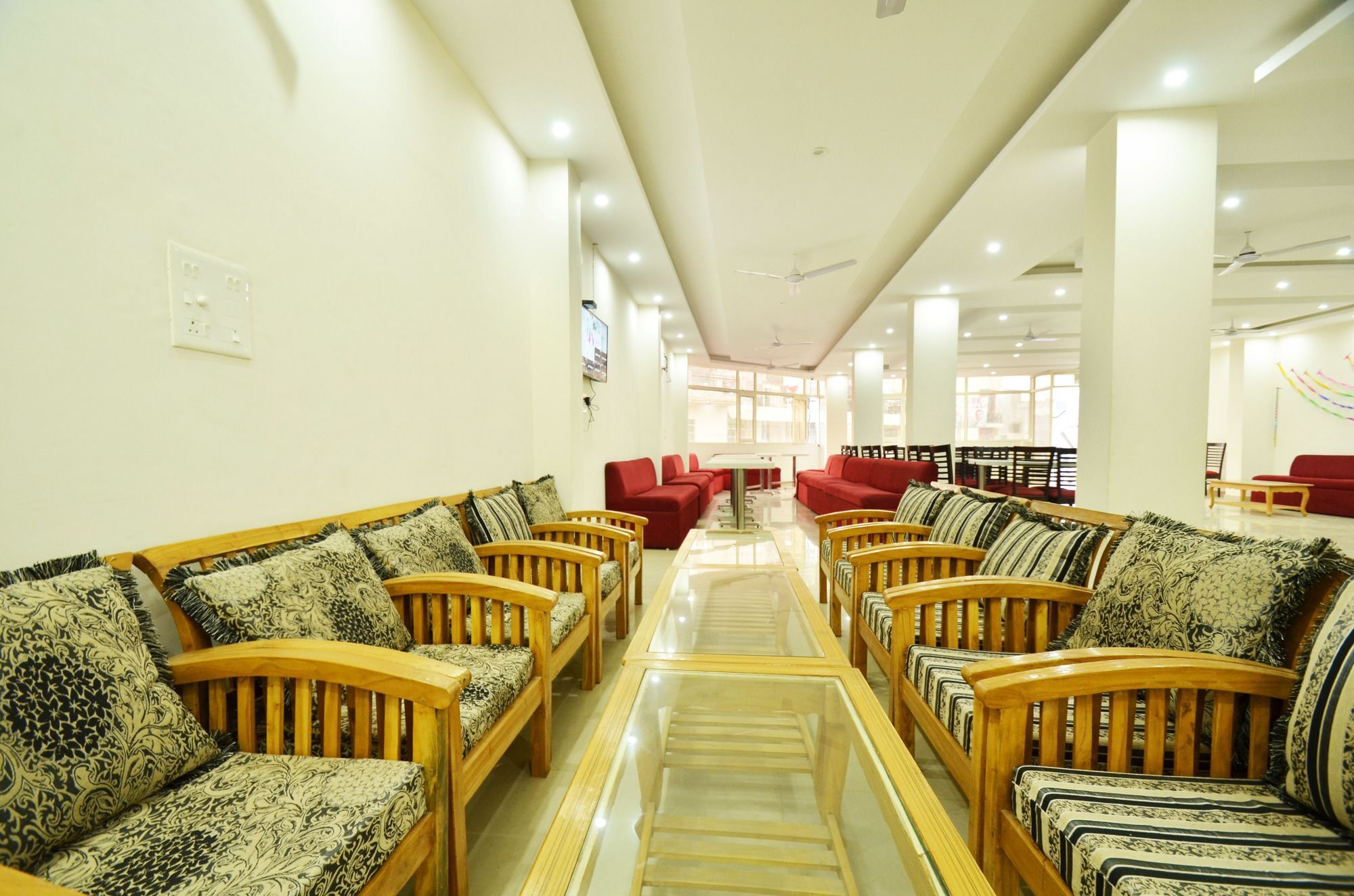 Oyo Platinum Inn Nayagaon Exterior photo